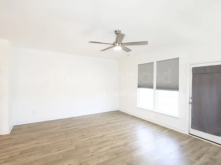 425 Randolph View Dr — Photo 12
