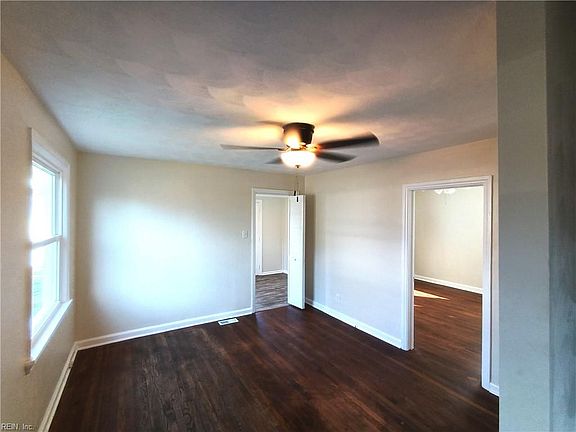 2nd image of 717 Lanier Cres