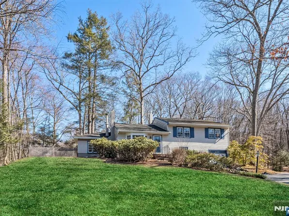 429 Pines Lake Dr E, Wayne, NJ 07470