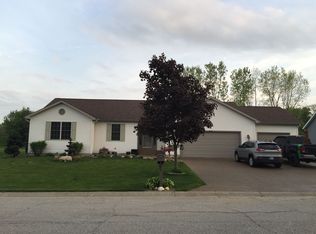 828 E Sportsman Ln, La Porte, IN 46350