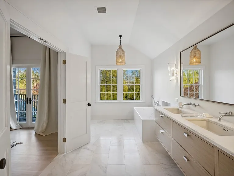 8 Barker Ln — Photo 15