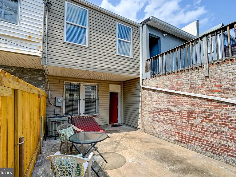2103 E Madison St — Photo 22