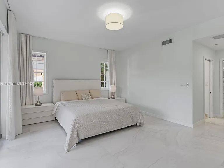 19217 Fisher Island Dr #19217 — Photo 15