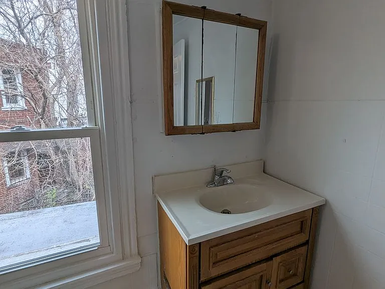 1629 W Juniata St — Photo 9