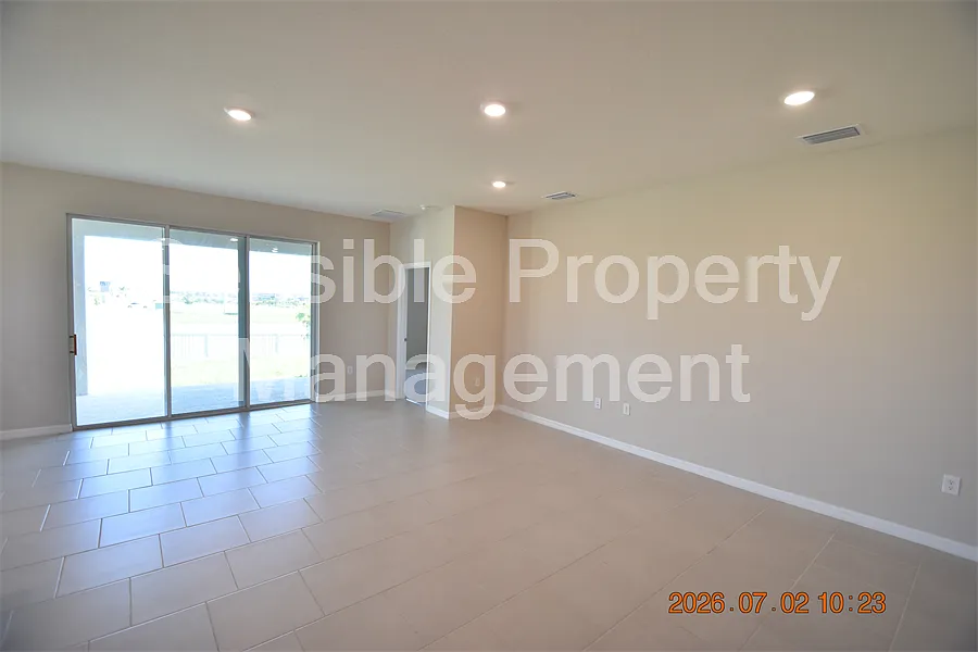 4 bed, 2.5 bath, 2037 sqft, $2,600 — Photo 3