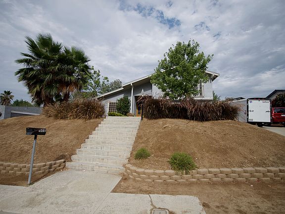2nd image of 6085 Moraga Ave.
