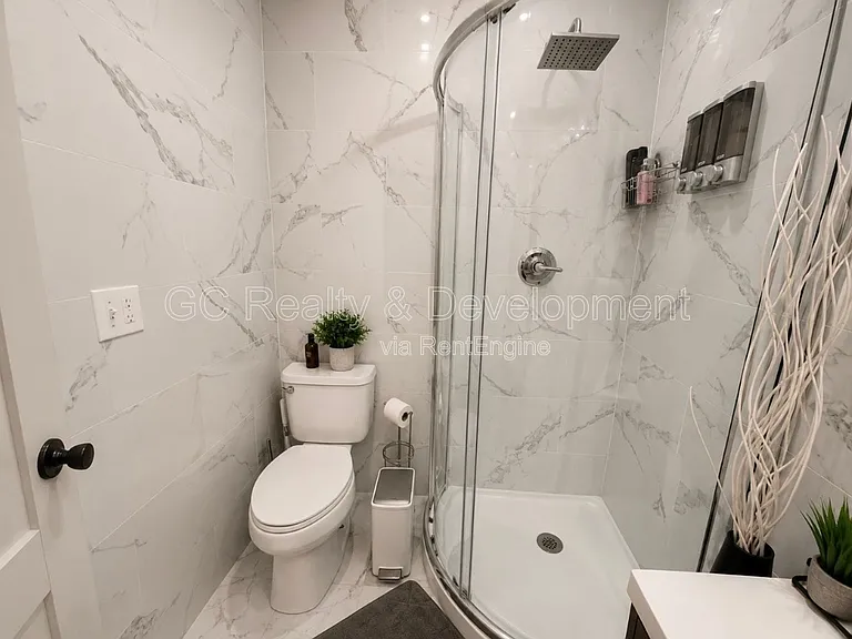 2503 S Calumet Ave — Photo 4