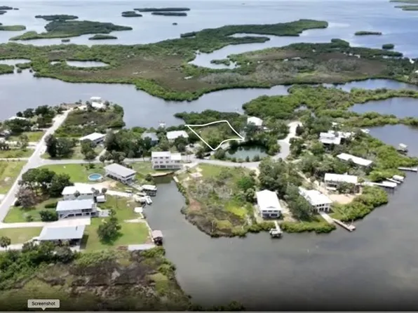 562 N Lake Cir, Crystal River, FL 34429