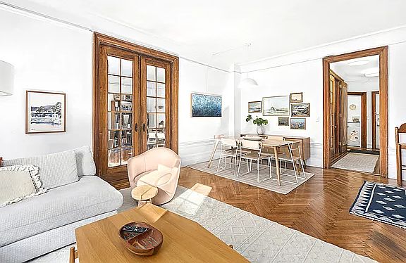 2nd image of 105 W 72nd St APT 3B