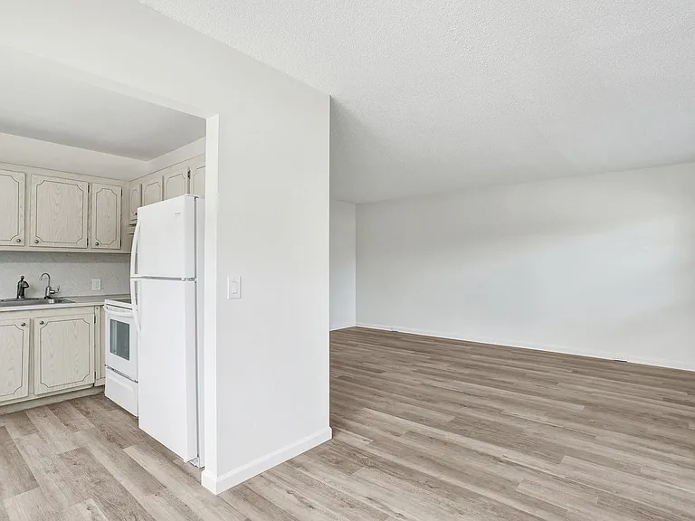 57 Dorset Dr #B — Photo 9