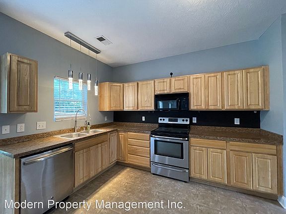 5th image of 2125 Drummond Dr