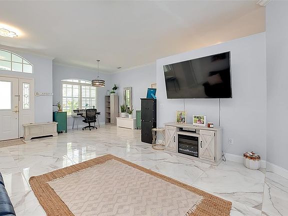 5th image of 360 Cedarbrook Ct