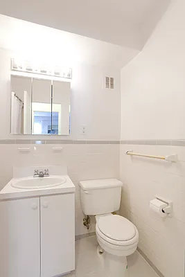 Sold by CondoDomain | media 20