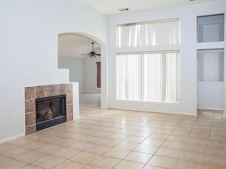 6223 Newbury Dr — Photo 6