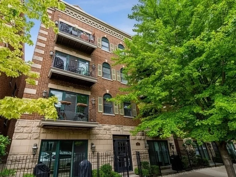 1148 W Roscoe St #4W — Photo 1