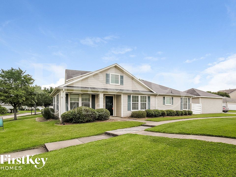 1st image of 20830 Settlers Lake Cir N