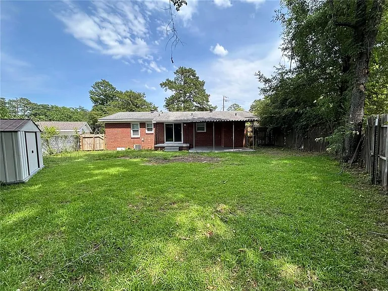 506 Seville Dr — Photo 34