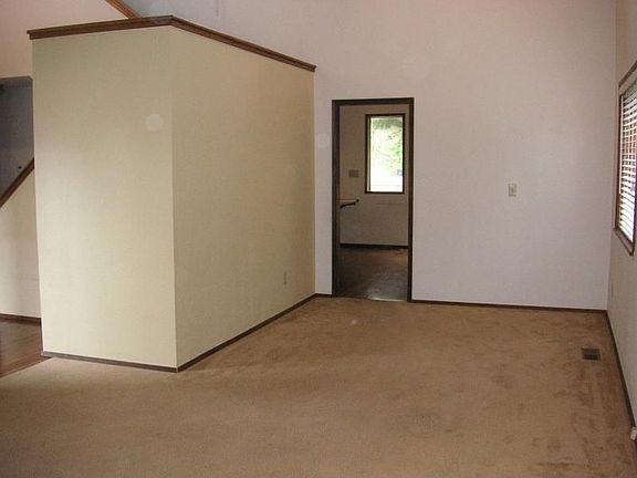5th image of 4614 180th Pl SW
