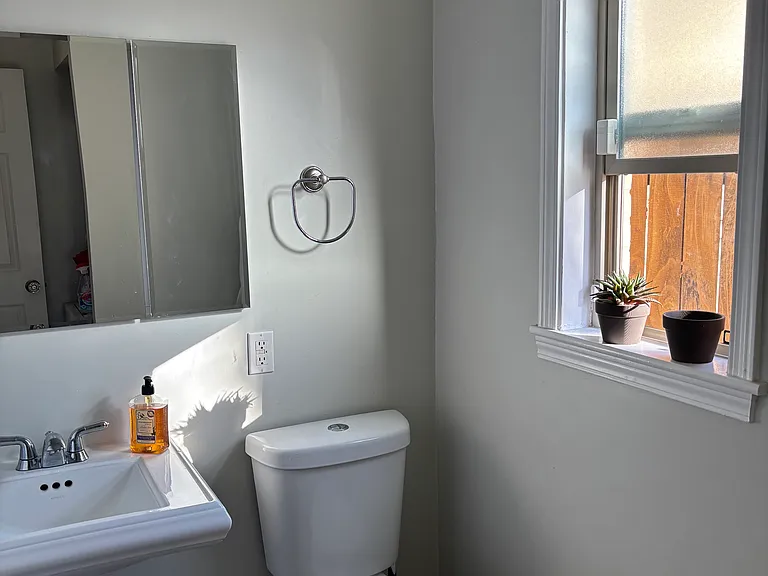 1256 Albion St — Photo 10