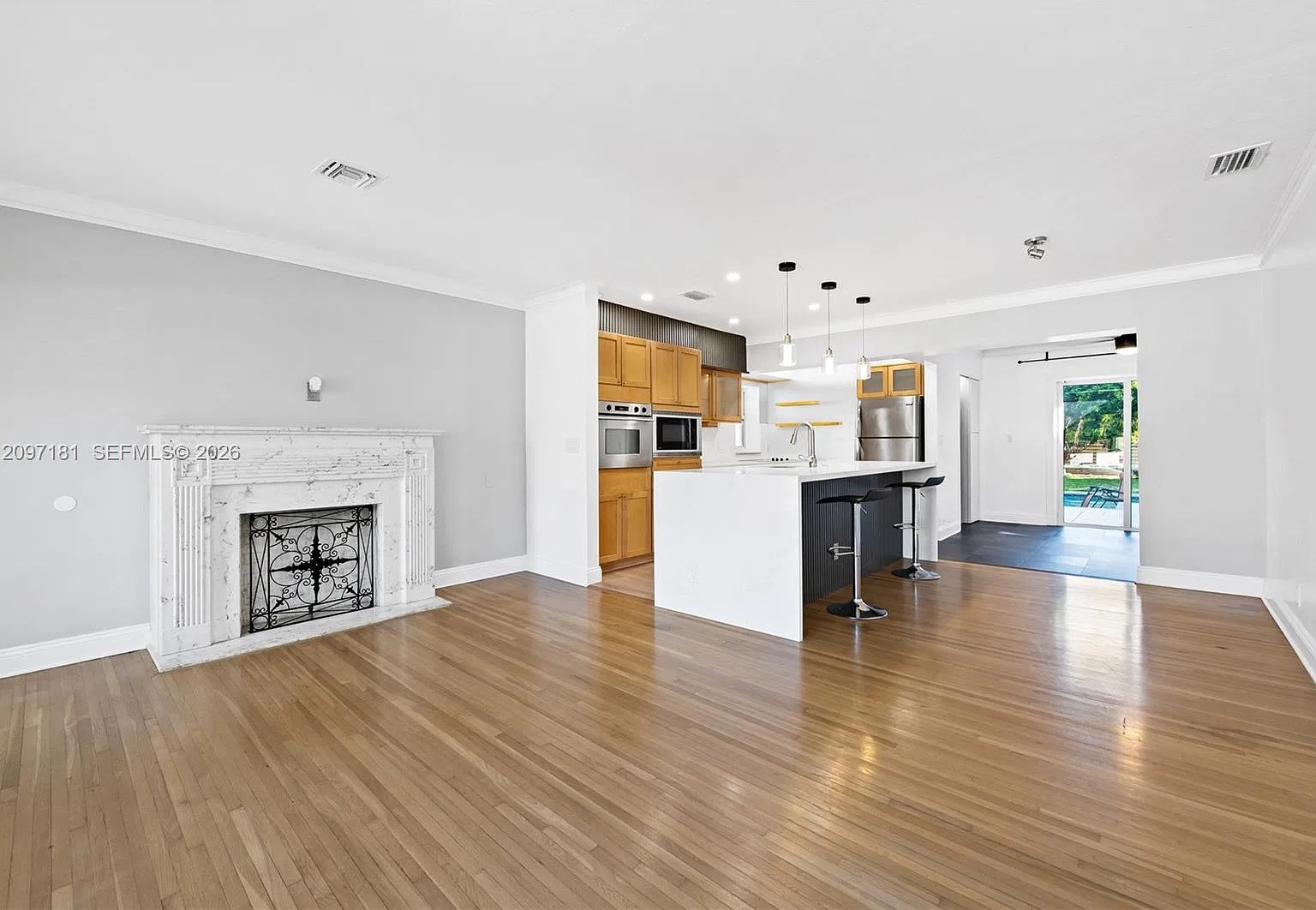 3 bed, 2.5 bath, 1470 sqft, $4,750 — Photo 4