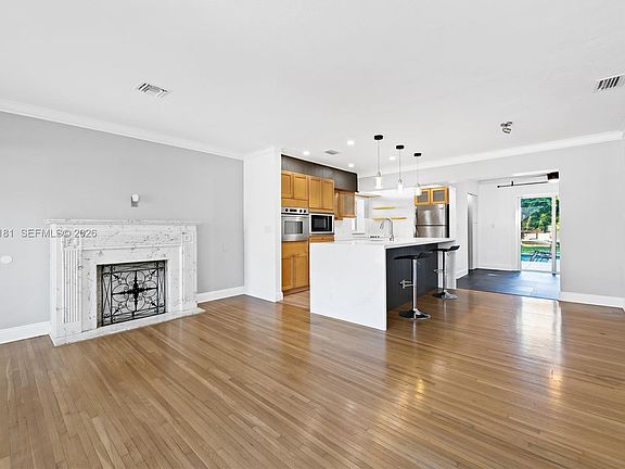 5th image of 1236 N Victoria Park Rd