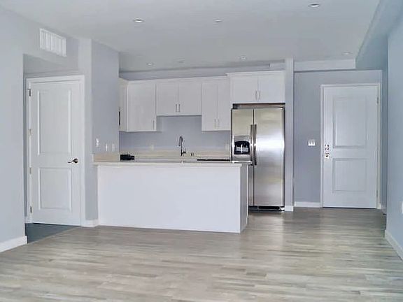 4th image of 1111 Echo Park Ave #303