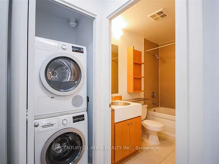 9 Spadina Ave #618 — Photo 20