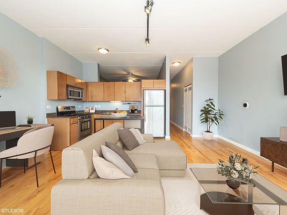 2nd image of 630 N Franklin St APT 1015