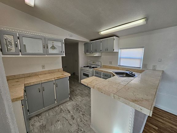 4th image of 746 Swan Dr