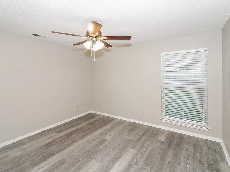 2656 Harlingen Dr — Photo 9