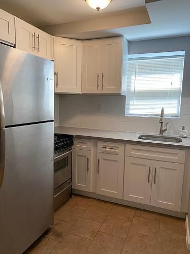 1st image of 814 Swinton Ave