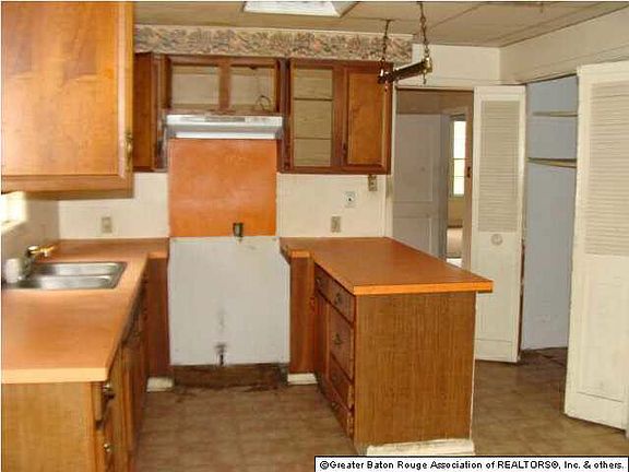 4th image of 4035 Clayton St