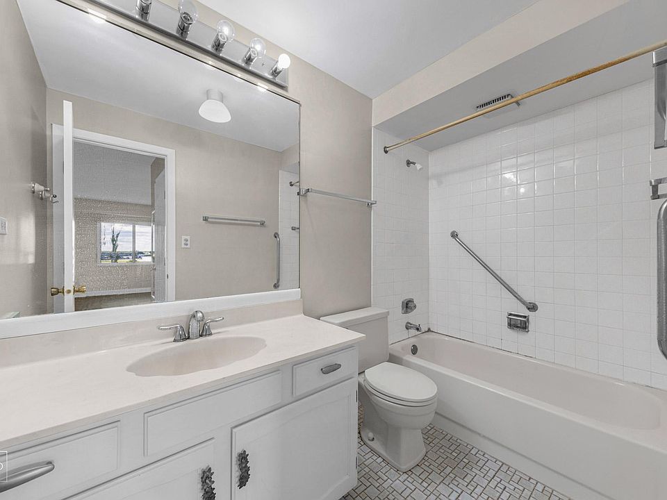 1st image of 350 Plum Creek Dr #504