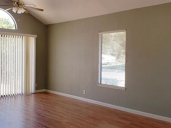 2nd image of 4937 Country Hills Dr