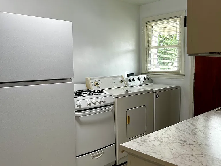 714 Mayflower Dr #B — Photo 5