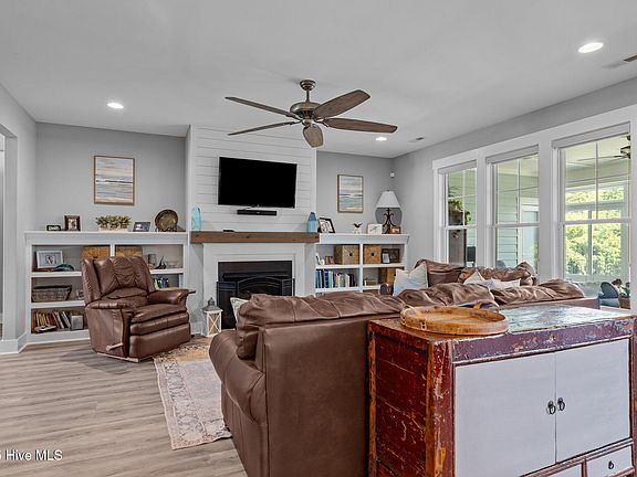 5th image of 601 Trawler Place