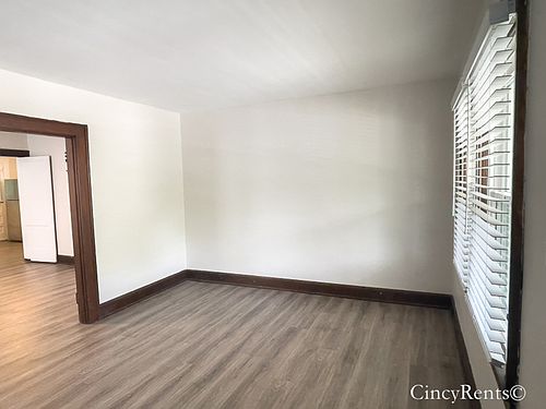 5th image of 802 Delta Ave #1