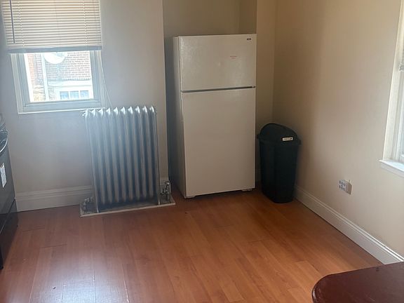 5th image of 4033 Creston St
