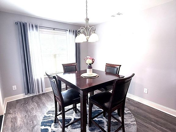 5th image of 117 Milford Cir