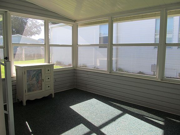 3rd image of 11044 Ewing Dr