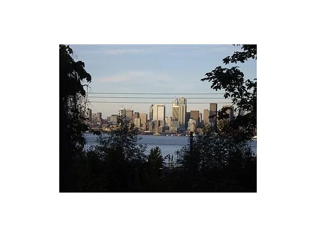 0 xxx Harbor Avenue SW photo 1