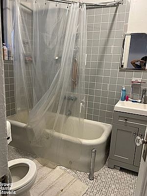 5th image of 235 Lexington Ave APT 9