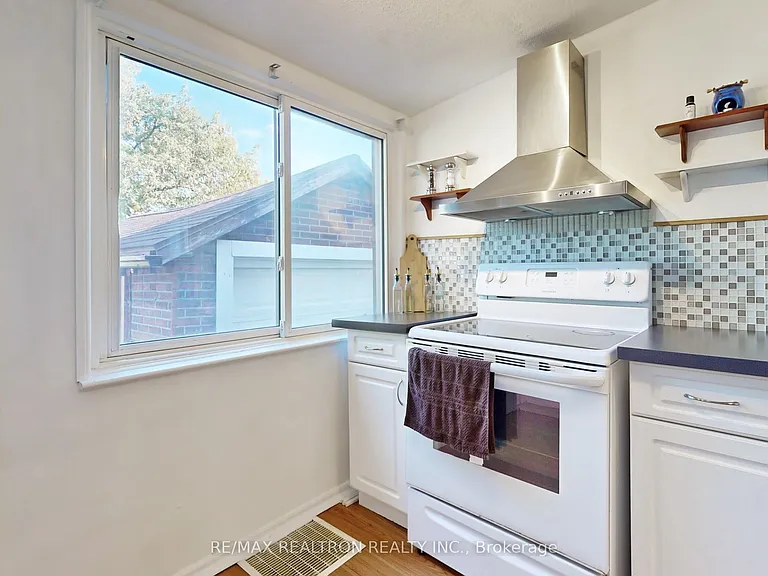 14 Myrtle Ave — Photo 8