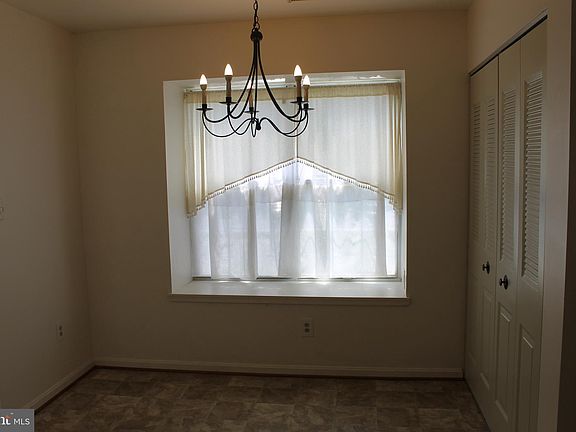 3rd image of 109 Kalmia Ct