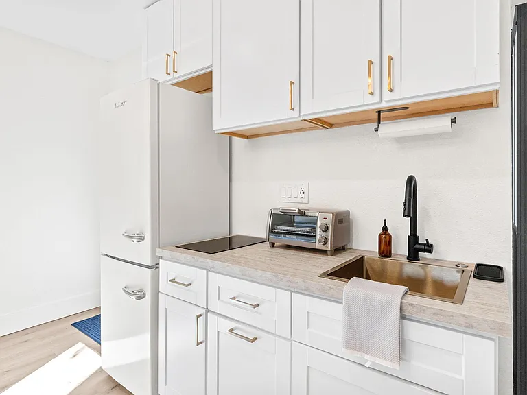 1081 Evans Ave #1 — Photo 14