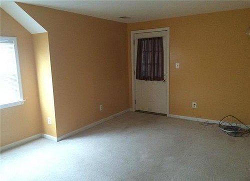 4th image of 22165 Morley Ave