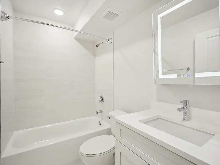 Innovo Living Hyde Park — Photo 99