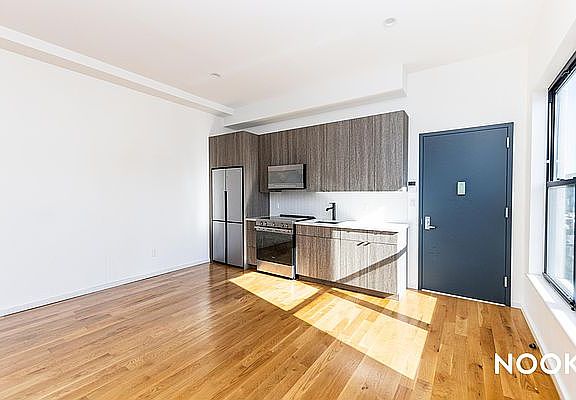 4th image of 35 Kane Pl #3