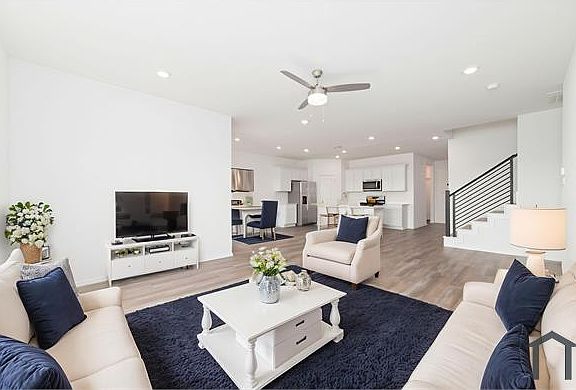 2nd image of 6007 Bella Breeze Dr