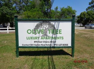 890 E Cherry St APT 203, Jesup, GA 31546